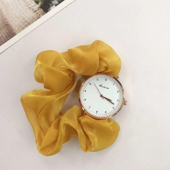 Woman's Quartz Water Resistant Round Analogue watch